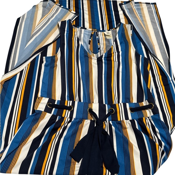 Wrapper Black and White Sleeveless V-neck Sundress - Picture 4 of 4